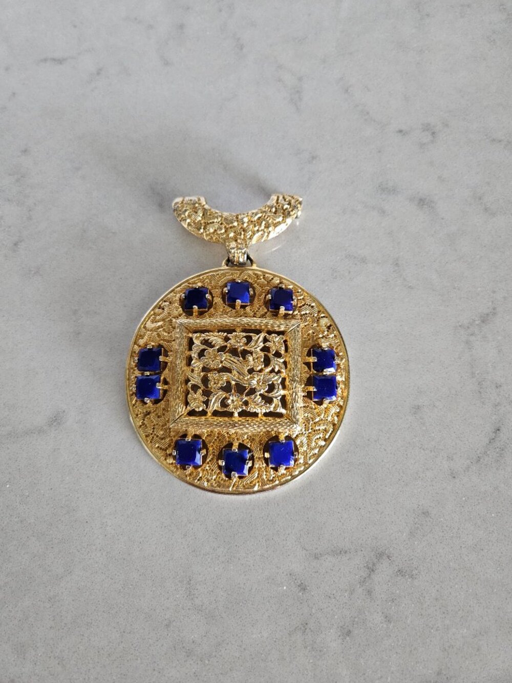 RARE & VINTAGE LUCIEN PICCARD PENDANT WITH 10 SAPPHIRE BLUE SQUARE GLASS STONES